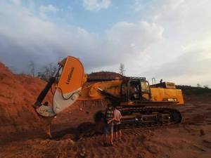 Bras de pelle hydraulique robuste pour LiuGong 980, optimisé pour des opérations minières à haute efficacité, avec systèmes hydrauliques avancés et composants résistants - Product Image 4