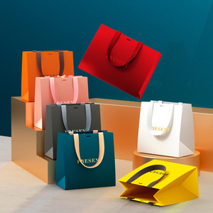 Fabricant personnalisé imprimé feuille d'or Logo sacs cadeaux de luxe noirs sacs à provisions sacs en papier carton - Product Image 4