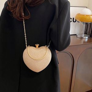 Venta al por mayor de fábrica 2025: Bolsos de banquete con cadena de diseño ligero y elegante para mujer, carteras de diseño para mujer, bolsos de mano con diamantes de imitación para mujer, bolsos cruzados. - Product Image 4