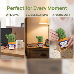 Cactus miniature au crochet pour décoration de bureau et cadeau de fêtes : une peluche végétale au crochet réconfortante avec une carte inspirante - Product Image 6