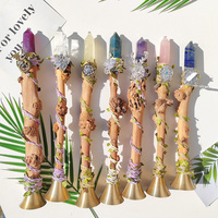 Baguette Magique en Cristal Naturel, Décoration d'Autel de Sorcière, Pointe de Cristal de Guérison, Baguette Rituelle avec Clochette en Laiton