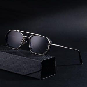 Nouvelles lunettes de soleil carrées pour hommes, verres PC UV400, monture en plastique et métal, noires, protection solaire extérieure pour la conduite, classe 2, origine Taizhou - Product Image 1