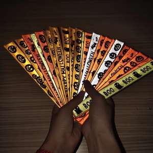 Gelang bercahaya fluoresensi intensitas tinggi desain khusus gelang keselamatan menyala dalam gelap - Product Image 4