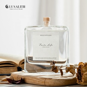 Diffuseur <span class=keywords><strong>de</strong></span> parfum <span class=keywords><strong>en</strong></span> gros style INS minimaliste avec bouteille <span class=keywords><strong>en</strong></span> <span class=keywords><strong>verre</strong></span> transparent |   Diffuseur d'huiles essentielles <span class=keywords><strong>de</strong></span> 120 ml pour la revente <span class=keywords><strong>en</strong></span> <span class=keywords><strong>ligne</strong></span> - Product Image 5