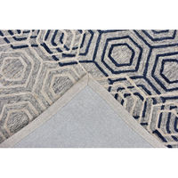 Handgetufteter Moderner Geometrischer Teppich – Elfenbein-Grauer Teppich mit Marineblauem Sechseckmuster & Zeitgenössischem Design