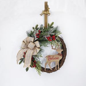 Guirlande de Noël artisanale de 22 pouces de diamètre, décoration à suspendre à la porte, cerf, baies, bois de cerf, vigne pour la porte d'entrée, fête de Noël - Product Image 2