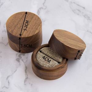 กล่องแหวนไม้สำหรับใส่เครื่องประดับทรงกลมกล่องใส่แหวนวอลนัทสำหรับงานหมั้นในงานแต่งงานขนาดเล็ก - Product Image 3