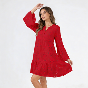 Robe décontractée mi-longue pour femme, col en V, broderie œillet rouge, motif 3D, tricotée, manches cloche, ourlet volanté, coupe ample - Product Image 4