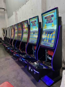 ตู้เกม QIQU Factory Metal Acrylic จอโค้ง 43 นิ้ว แบบ Nudge Skill Game Cabinet Fusion 3 Skill Maquina Arcade สำหรับผู้ประกอบการในสหรัฐอเมริกา - Product Image 3