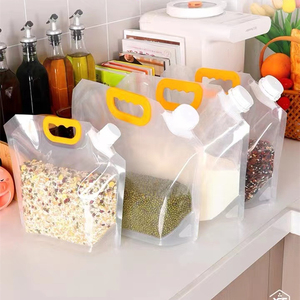 MOQ 100 Maßgefertigte Standbeutel mit Ausguss und Plastikgriff Transparenter Mylar-Beutel 5L 4 Gallonen für Getränke und Reis - Product Image 1