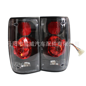 Luz Trasera Multifunción Negra para Camioneta Mazda B2000 B2200 B2600, Modelos 86-93 - Product Image 3