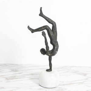 Estatua de Gimnasta, Escultura Dinámica de Hierro Negro para Decoración del Hogar - Product Image 3