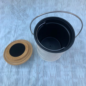 Poubelle de cuisine ronde blanche 3L avec couvercle en bambou et structure intégrée en éponge anti-odeurs - Product Image 2