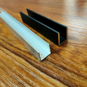 Rail <span class=keywords><strong>en</strong></span> <span class=keywords><strong>U</strong></span> <span class=keywords><strong>en</strong></span> aluminium de grande quantité - Product Image 2