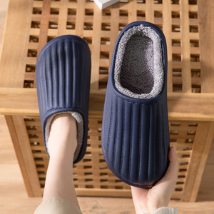 Nouvelles pantoufles décontractées d'extérieur pour femmes, style tendance, à bout fermé, avec semelle intérieure en peluche douce et chaude pour l'hiver, sabots pour dames - Product Image 4