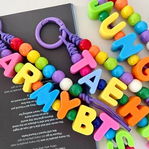 Cuentas acrílicas <span class=keywords><strong>de</strong></span> alfabeto inglés con orificio grande para educación temprana, joyería DIY, llaveros, cordones, accesorios para correas <span class=keywords><strong>de</strong></span> teléfono, inyectadas - Product Image 1