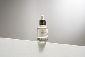 Pour La Peau sáng bắn huyết thanh vớ<span class=keywords><strong>i</strong></span> Niacinamide Vitamin C symwhite377 hấp thụ nhanh chóng không dính cho rạng rỡ da glowy - Product Image 2