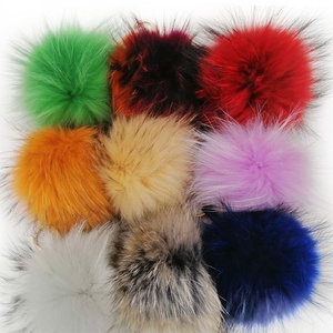Grande boule de <span class=keywords><strong>fourrure</strong></span> naturelle personnalisée de 9 à 20 cm pour bonnets, <span class=keywords><strong>pompon</strong></span> en <span class=keywords><strong>fourrure</strong></span> de raton laveur moelleux avec bouton-pression - Product Image 3