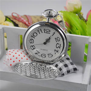 Montre de poche vintage en gros, grande, dorée et argentée, avec bracelet en alliage, style bouclier, rétro, à quartz, à ouverture rabattable, cadeau, vente chaude - Product Image 5