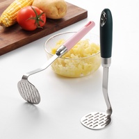Aardappelstamper van gepolijst metaal, handmatig, roestvrij staal, voor groenten en fruit.