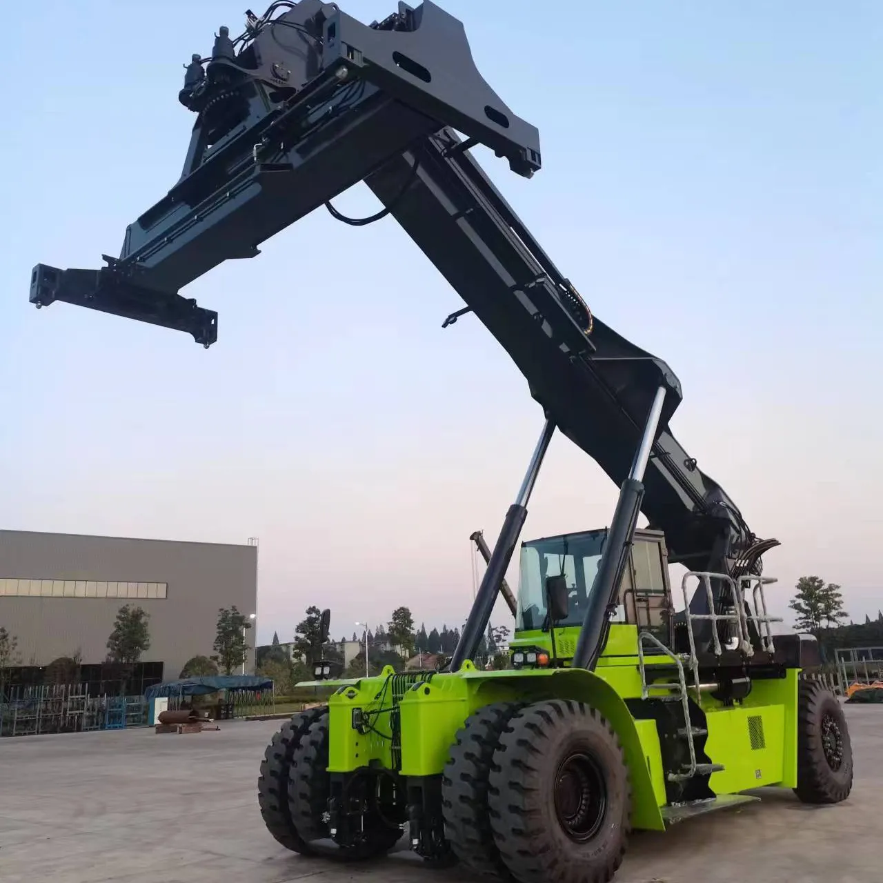 45 Ton Container Reach Stacker ZRS4531 ZRS4531E with High Quality at a good price