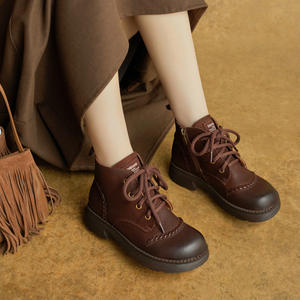 Bottes montantes en cuir véritable, style rétro, faites à la main, à lacets, à talon plat, modèle Martin, nouvelle collection hiver - Product Image 4