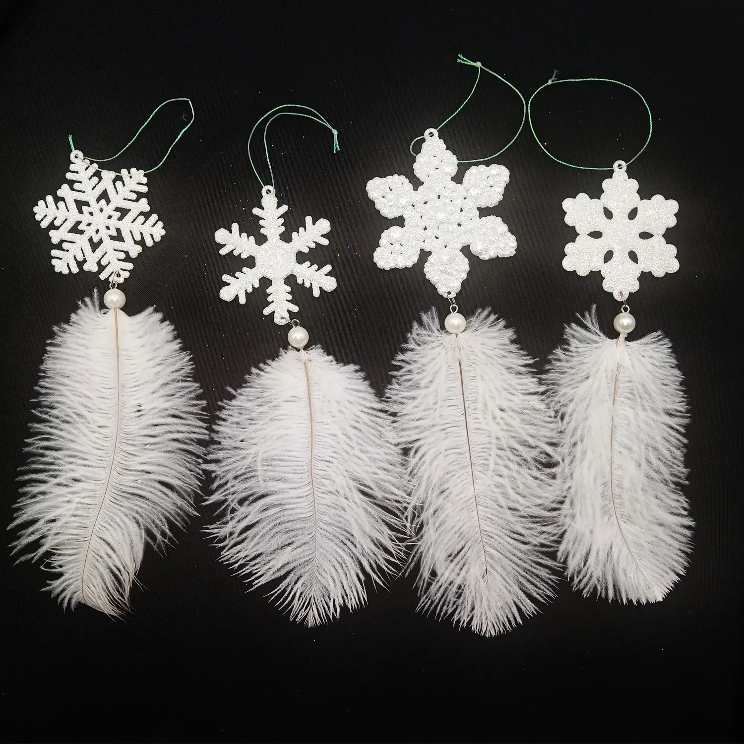 2021 New design diverse Christmas decoration snowflake with feather pendant