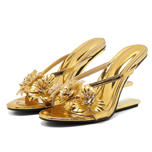 Sandalias de tacón de cuña alto irregular para mujer con flores, zapatos de punta cuadrada abierta, pantuflas con tacón de diseño peculiar - Product Image 1