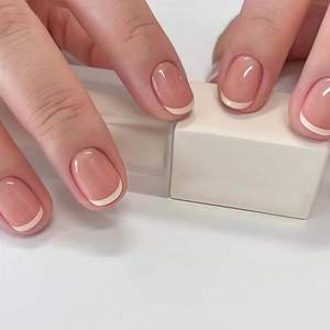 24 pièces <span class=keywords><strong>de</strong></span> <span class=keywords><strong>faux</strong></span> <span class=keywords><strong>ongles</strong></span> courts et ronds, style français simple et tendance, avec adhésifs et <span class=keywords><strong>kit</strong></span> d'outils, fournitures pour <span class=keywords><strong>ongles</strong></span>, vente en gros, <span class=keywords><strong>pas</strong></span> <span class=keywords><strong>cher</strong></span> - Product Image 1