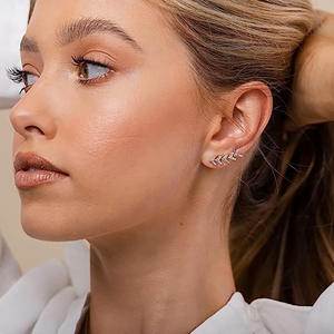 Orecchini a perno E3234 da donna in lega color oro, a forma di pianta, con cristalli taglio brillante e strass, certificati, gioielli alla moda e di tendenza - Product Image 5