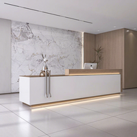 Bureau d'accueil moderne en bois massif de luxe avec logo personnalisé pour hôpital, école, supermarché, hôtel et immeuble de bureaux