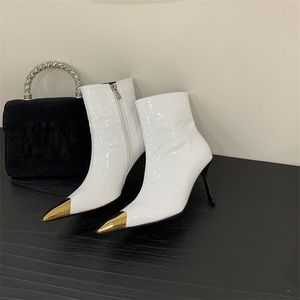 Bottines d'hiver noires pour femmes, bout pointu, décoration en métal, talons aiguilles blancs, chaussures pour femmes, Zapatillas Mujer - Product Image 2