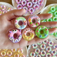 Perles acryliques 3D, accessoires de graffiti en forme de beignets, accessoires de bricolage en acrylique avec trou traversant, élastiques en caoutchouc de dessin animé, accessoires mignons pour téléphone et cheveux, matériaux