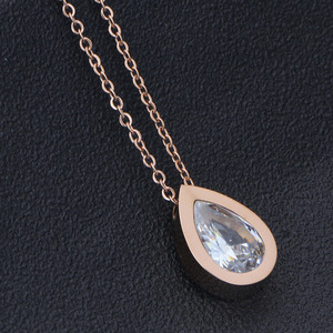 Collar con Colgante de Lágrima en Oro Rosa, Acero Inoxidable con Incrustaciones de Zirconia, Engaste en Bisel, para Uso Diario - Product Image 3