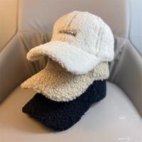 Casquette de baseball pour femme en polaire douce, chaude pour l'hiver, style Dad Hat, visière incurvée, sangle arrière réglable, étiquette tissée sur le devant, pour usage quotidien décontracté