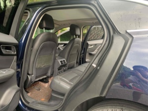 Voiture d'<span class=keywords><strong>occasion</strong></span>, <span class=keywords><strong>prix</strong></span> bas, modèle essence F-Pace, moteur 2.0 litres, SUV, quatre roues motrices, 5 places - Product Image 4