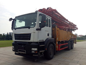 Pompe à béton montée sur camion avec flèche de moins de 37 m pour la construction - Product Image 3