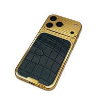Coque de téléphone de luxe plaquée or royale britannique, plaque arrière en cuir de vache avec motifs de crocodile, boîtier de téléphone de luxe pour 17 Pro Max