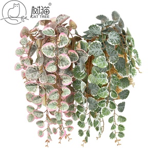 Guirlande artificielle de cœurs suspendus avec feuilles de cœurs variées pour décoration murale bohème - Product Image 5