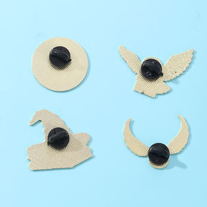 Pin de Esmalte con Diseño de Mago de Fantasía, Impresión UV, Aleación de Zinc, Accesorio de Cosplay, Artículo para Amantes de los Libros, Regalo Promocional, Venta al por Mayor - Product Image 3