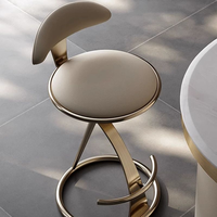 Tabouret de bar de comptoir moderne de luxe en acier inoxydable en cuir à dossier bas noir et or pour îlot de cuisine chaise de bar en métal avec repose-pieds