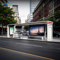 Abri de bus intelligent au design épuré en aluminium et acier inoxydable avec affichage de l'heure, contrôle Wi-Fi, énergie solaire et économie d'énergie AC pour les zones urbaines