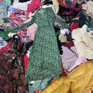 Alta Qualidade Segunda Mão Fardos de Roupas EUA Preço Barato Americano Ukay Ukay Novo Verão Vestidos Jerseys Clean Brand New - Product Image 3