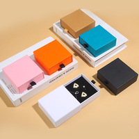 Boîte à bijoux en papier kraft carré de couleur unie, en stock, avec tiroir coulissant pour boucles d'oreilles, colliers, bagues, emballage