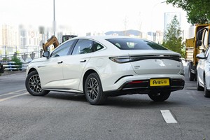 Nouvelle BYD Seal 07 DM-I Berline 1.5L Turbo R16 Intérieur Sombre Conduite à Gauche Type EV Haut de Gamme 2023 - Product Image 5