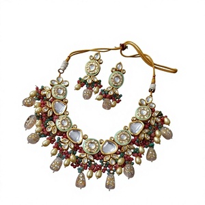 ชุดสร้อยคอและต่างหูแบบ Kundan ประดับคริสตัล ไรน์สโตน มุกเทียม ลูกปัดสีแดง สไตล์วินเทจ สำหรับเจ้าสาว งานแต่งงาน งานหมั้น แบบชาติพันธุ์ - Product Image 1