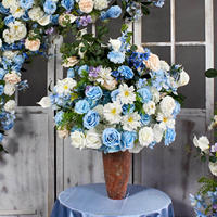 Centro de Mesa Floral 5D Hecho a Mano con Flores en Tonos Pastel Rosa, Azul y Amarillo para Bodas, Despedidas de Soltera y Fiestas de Cumpleaños