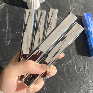 <span class=keywords><strong>Gloss</strong></span> à lèvres hydratant et repulpant effet miroir, longue tenue, fini mat argenté, végétalien, marque privée - Product Image 1