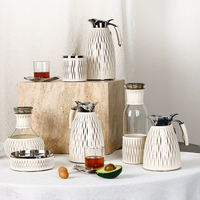 Ketel dan teko air dingin berbahan stainless steel 304 food-grade, modern, mewah, dan praktis sebagai hiasan rumah.