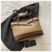 Sac fourre-tout en PU pour femme, grande capacité, couleur contrastante, à porter sous le bras, avec boucle de ceinture et fermeture éclair, chic, pour le bureau, les trajets quotidiens et les occasions décontractées.